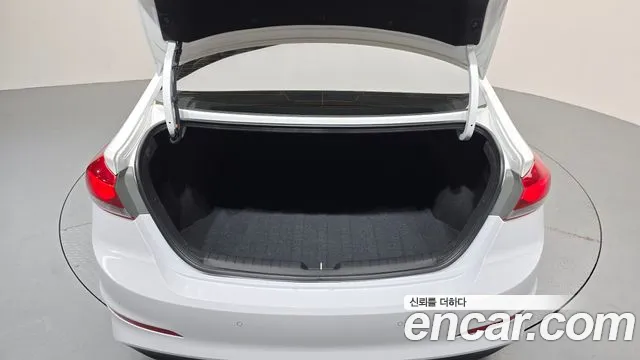 Hyundai Avante — фото 15