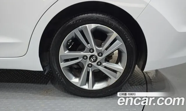 Hyundai Avante — фото 21