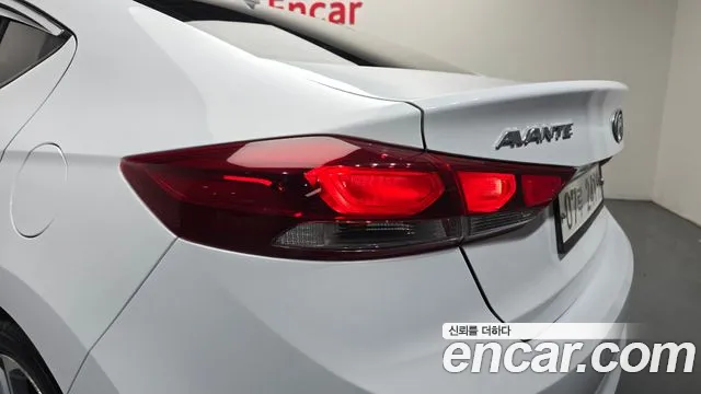 Hyundai Avante — фото 23