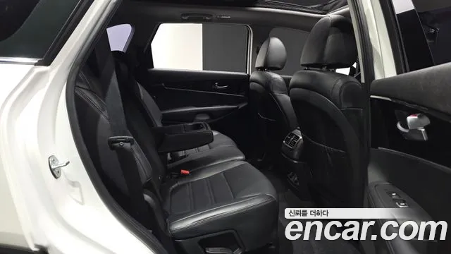 Kia Sorento — фото 12