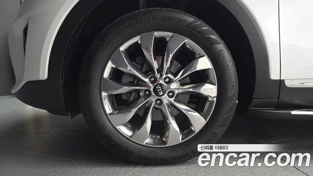 Kia Sorento — фото 5