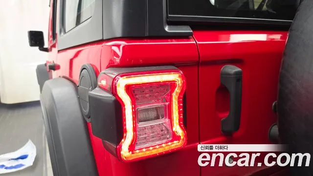 Jeep Wrangler — фото 23