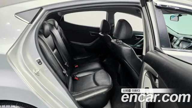 Hyundai Avante — фото 11