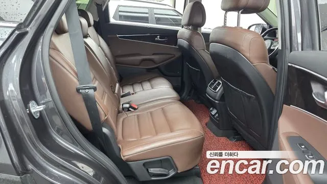 Kia Sorento — фото 12