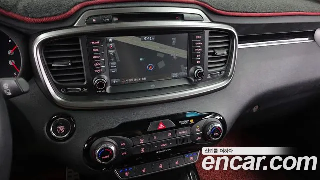 Kia Sorento — фото 14