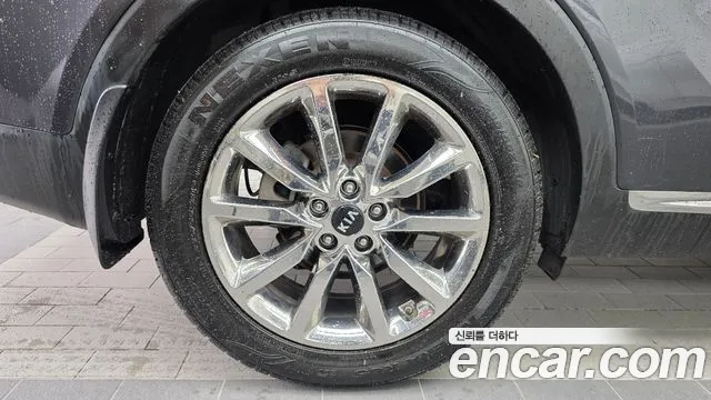 Kia Sorento — фото 5