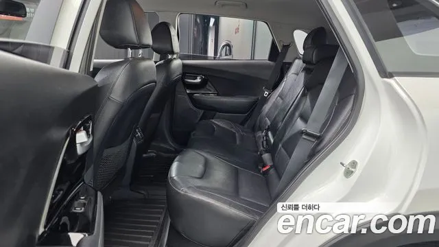 Kia Niro — фото 12