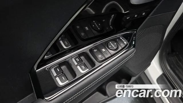 Kia Niro — фото 19