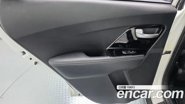 Kia Niro — фото 25