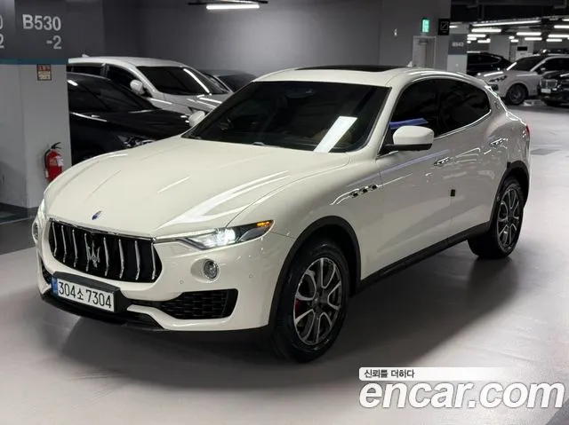 Maserati Levante — фото 1