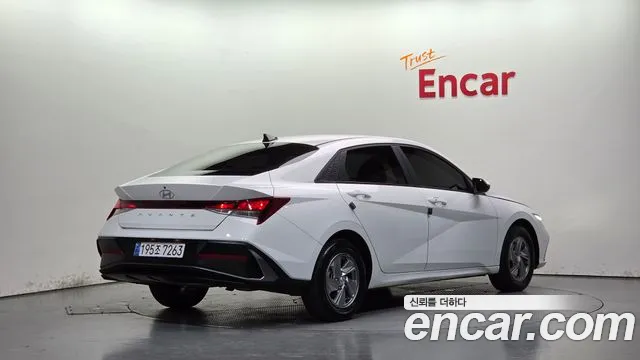 Hyundai Avante — фото 2