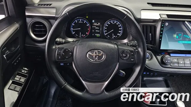 Toyota RAV4 — фото 13