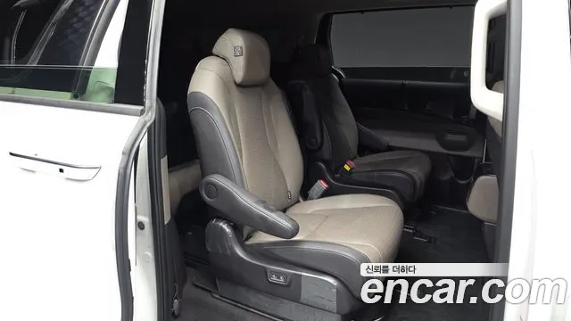 Kia Carnival — фото 12