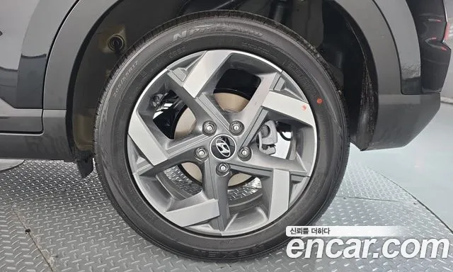 Hyundai Venue — фото 21