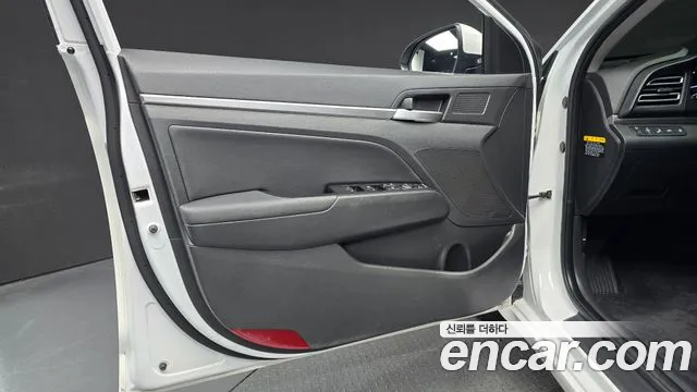 Hyundai Avante — фото 24