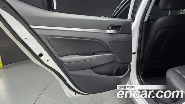 Hyundai Avante — фото 25