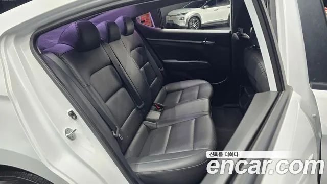 Hyundai Avante — фото 26