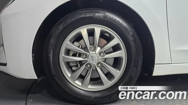 Hyundai Avante — фото 4