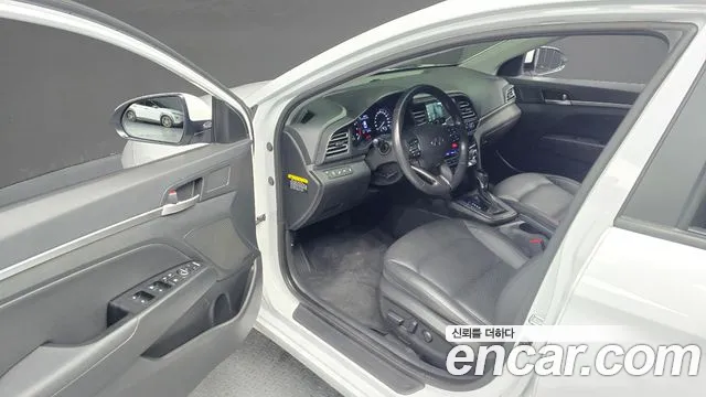 Hyundai Avante — фото 10