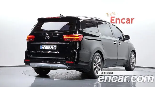 Kia Carnival — фото 1