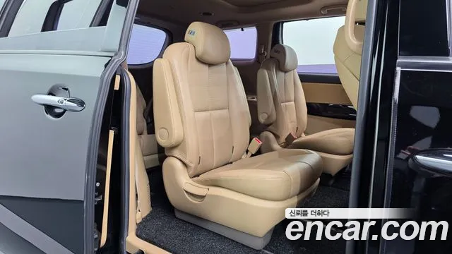 Kia Carnival — фото 11