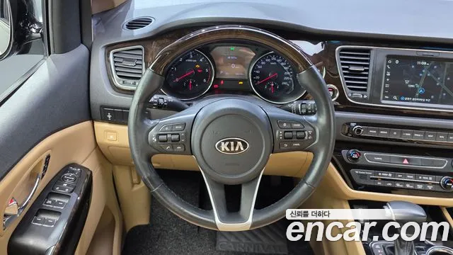 Kia Carnival — фото 12