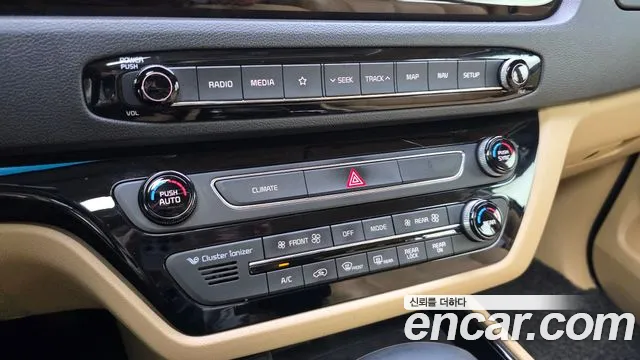 Kia Carnival — фото 16