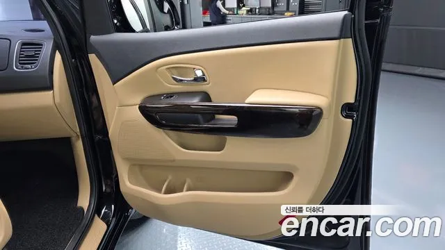 Kia Carnival — фото 24