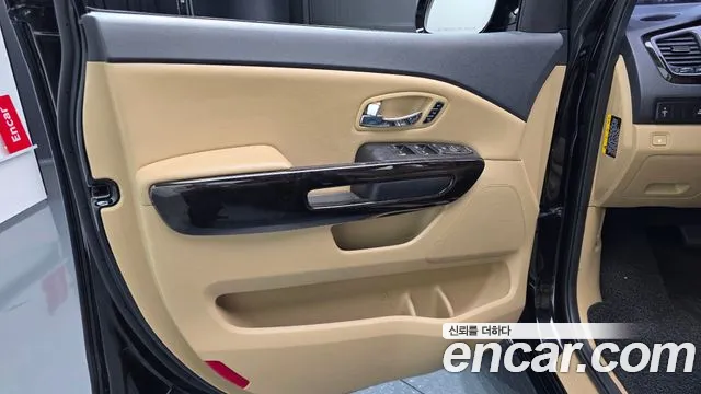Kia Carnival — фото 25