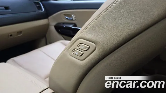 Kia Carnival — фото 28