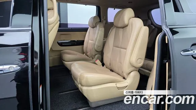 Kia Carnival — фото 10