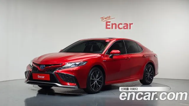 Toyota Camry — фото 1