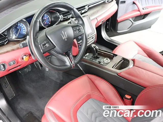 Maserati Quattroporte — фото 18