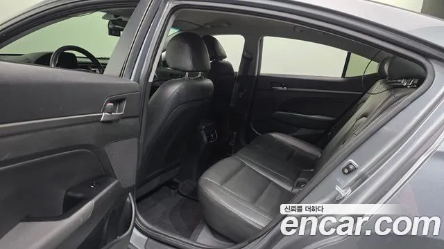 Hyundai Avante — фото 17