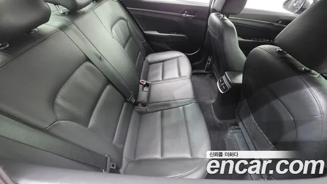 Hyundai Avante — фото 18