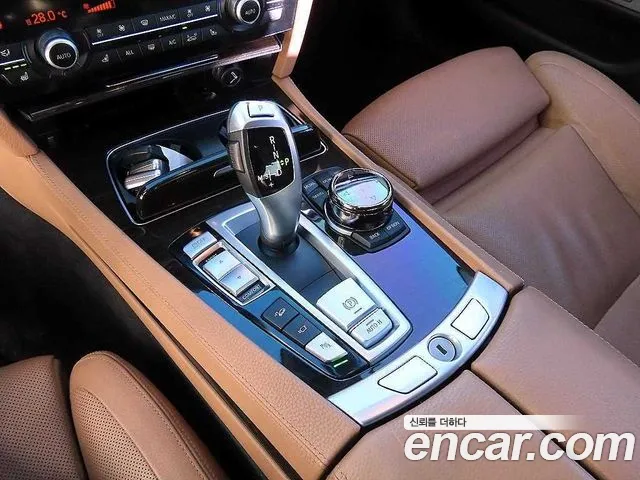 BMW 7-Series — фото 11
