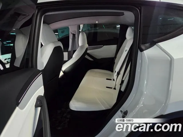 Tesla Model Y — фото 11
