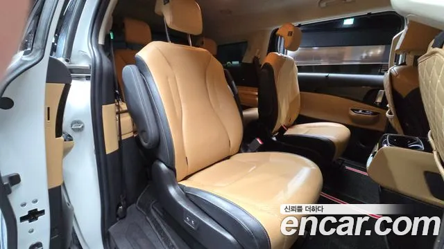 Kia Carnival — фото 11