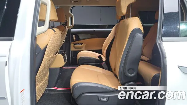 Kia Carnival — фото 12
