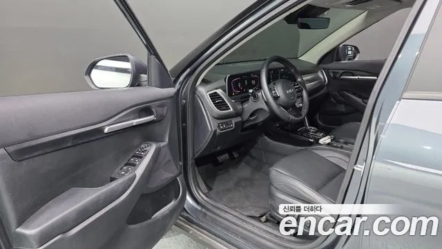 Kia Seltos — фото 10