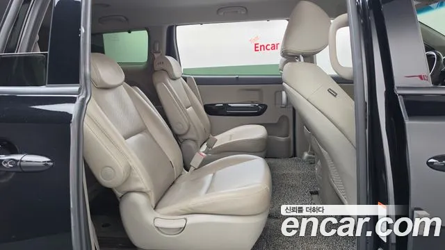 Kia Carnival — фото 11