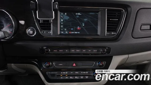 Kia Carnival — фото 12