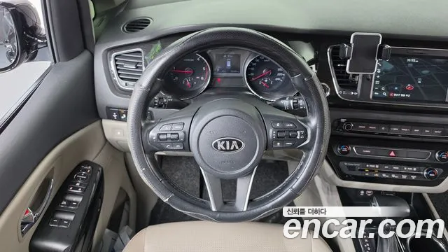 Kia Carnival — фото 13