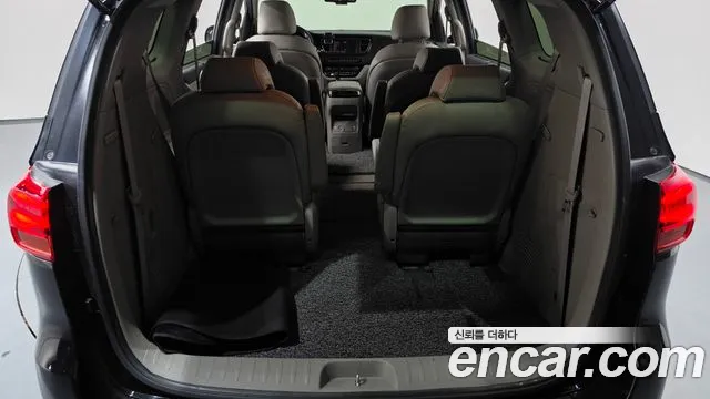 Kia Carnival — фото 15