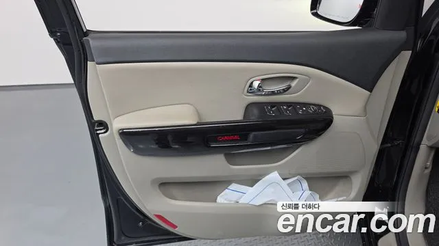 Kia Carnival — фото 25