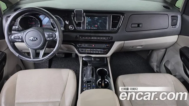 Kia Carnival — фото 7