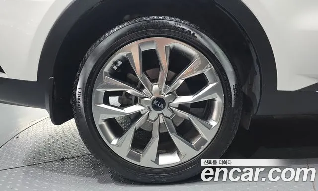 Kia Sorento — фото 4