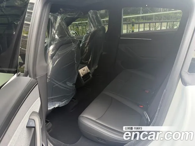 Tesla Model Y — фото 11