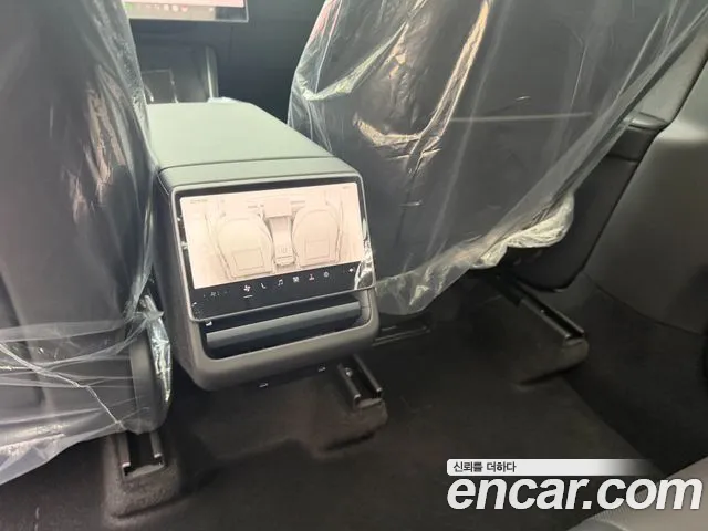 Tesla Model Y — фото 12