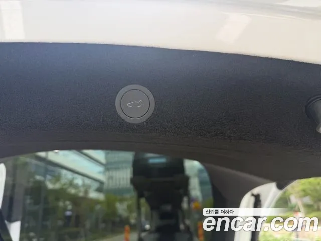Tesla Model Y — фото 14